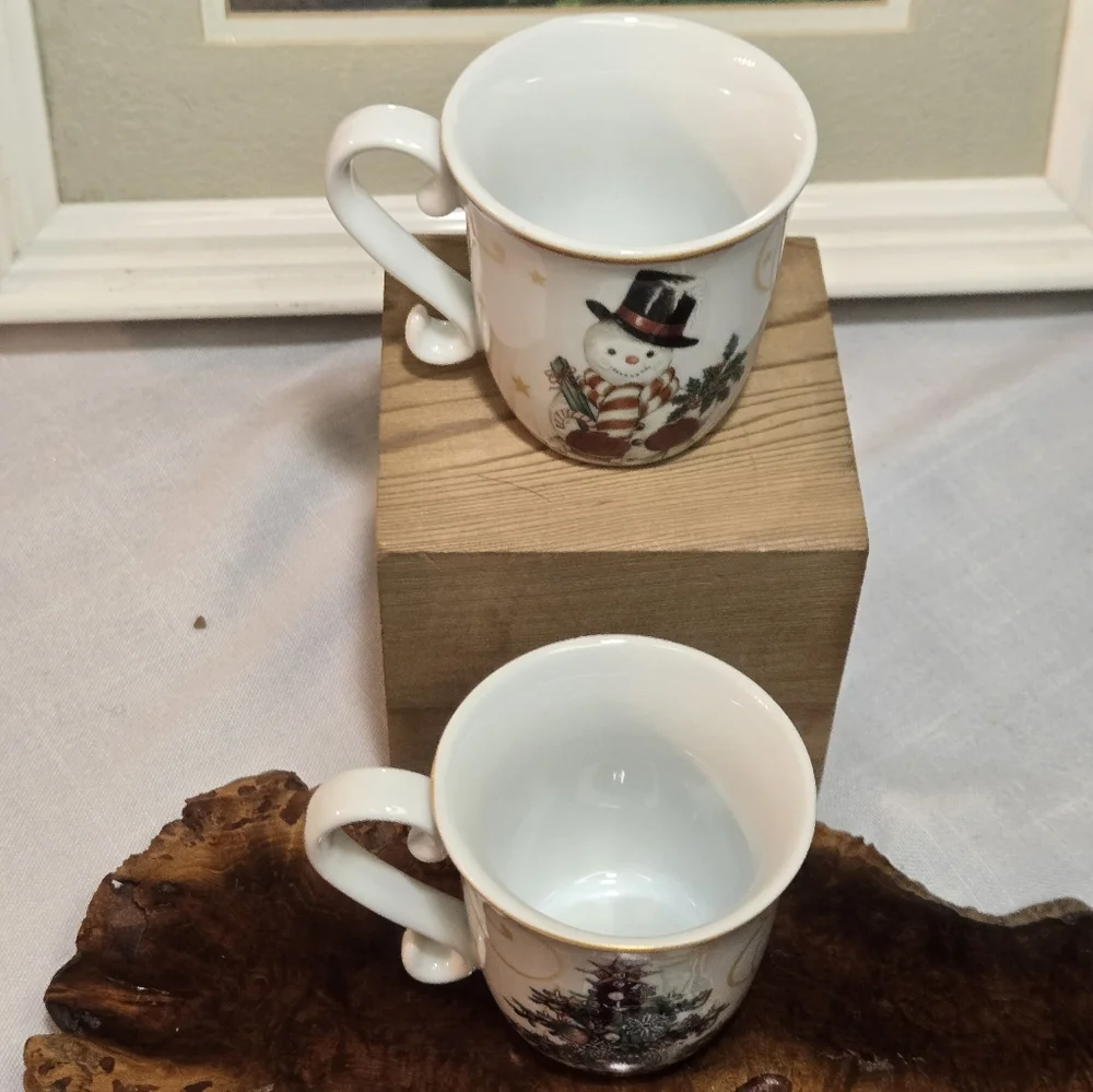 Williams Sonoma 'Twas The Night Before Christmas Rare Set Of Two Espresso Cups.